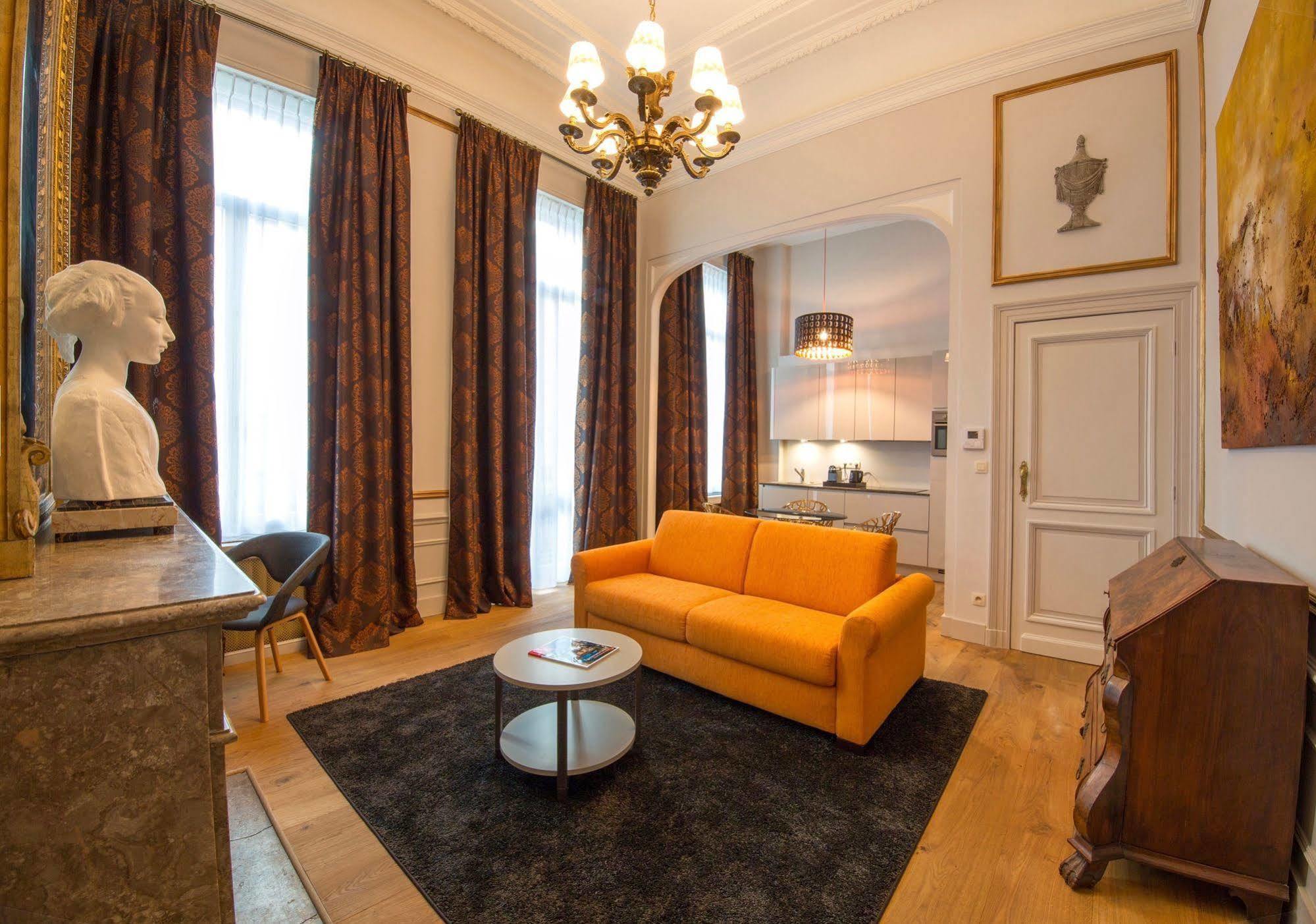 Louise Sur Cour Bed & Breakfast Saint-Gilles ภายนอก รูปภาพ