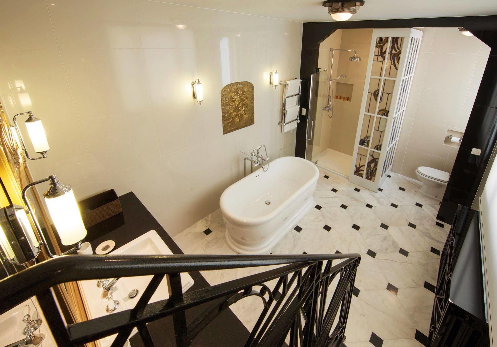 Louise Sur Cour Bed & Breakfast Saint-Gilles ภายนอก รูปภาพ
