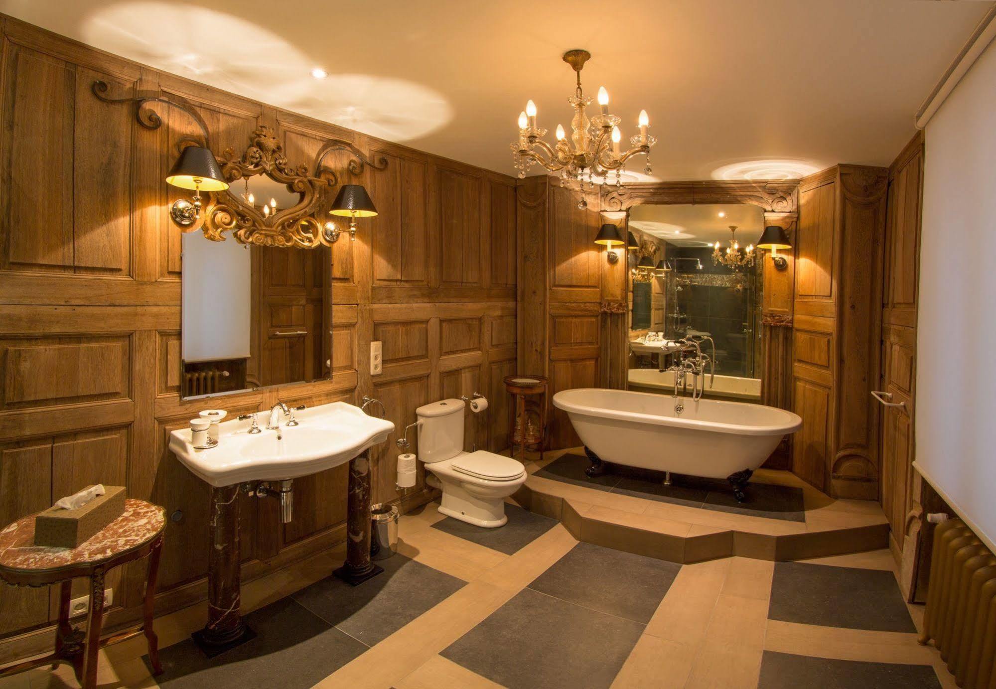 Louise Sur Cour Bed & Breakfast Saint-Gilles ภายนอก รูปภาพ