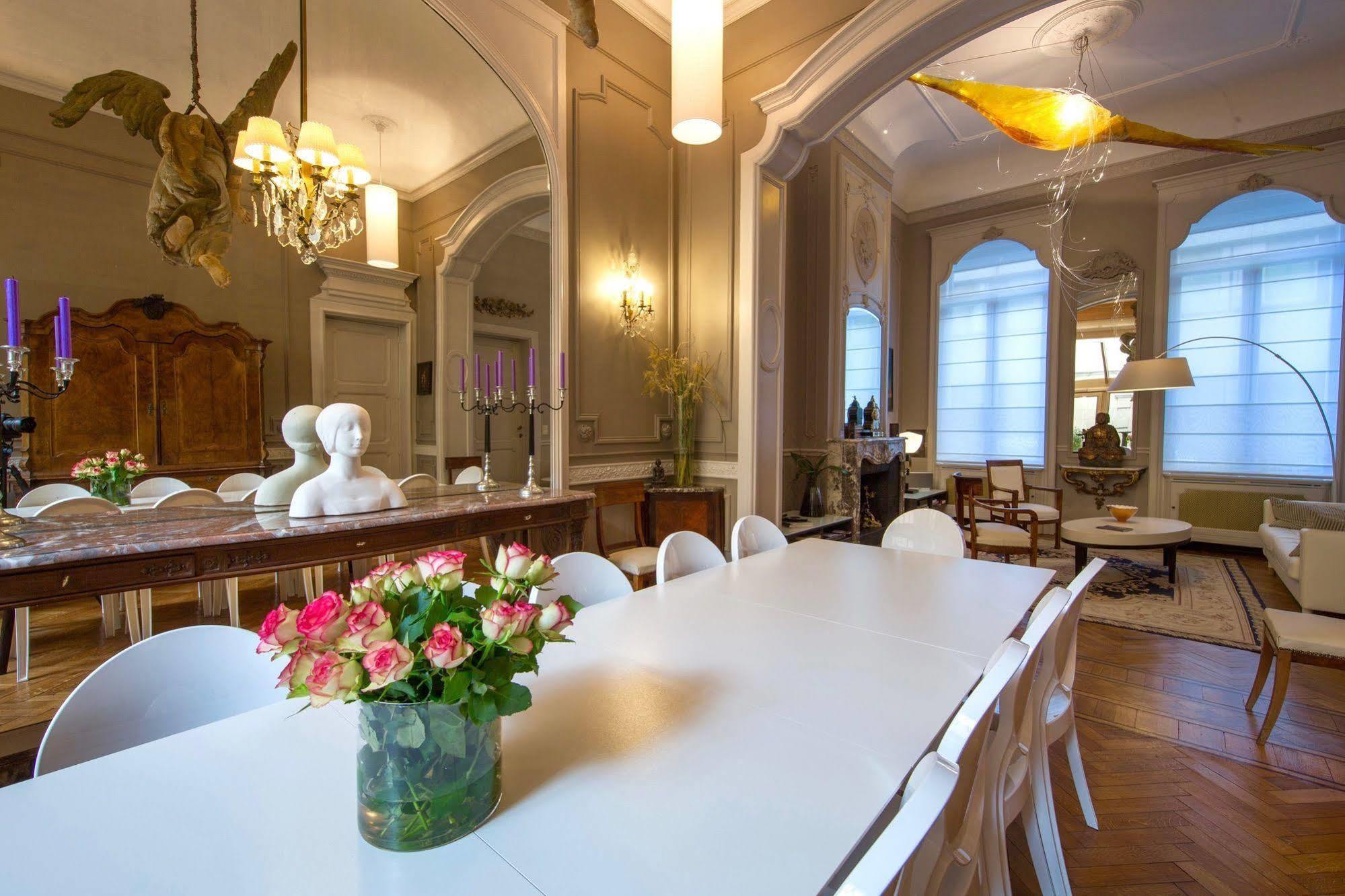 Louise Sur Cour Bed & Breakfast Saint-Gilles ภายนอก รูปภาพ