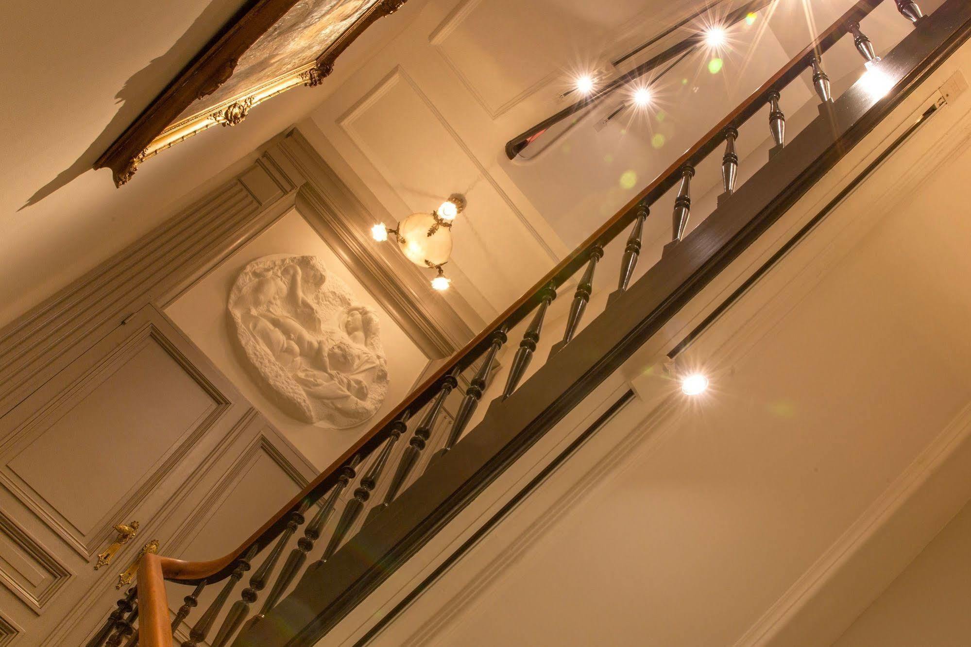 Louise Sur Cour Bed & Breakfast Saint-Gilles ภายนอก รูปภาพ