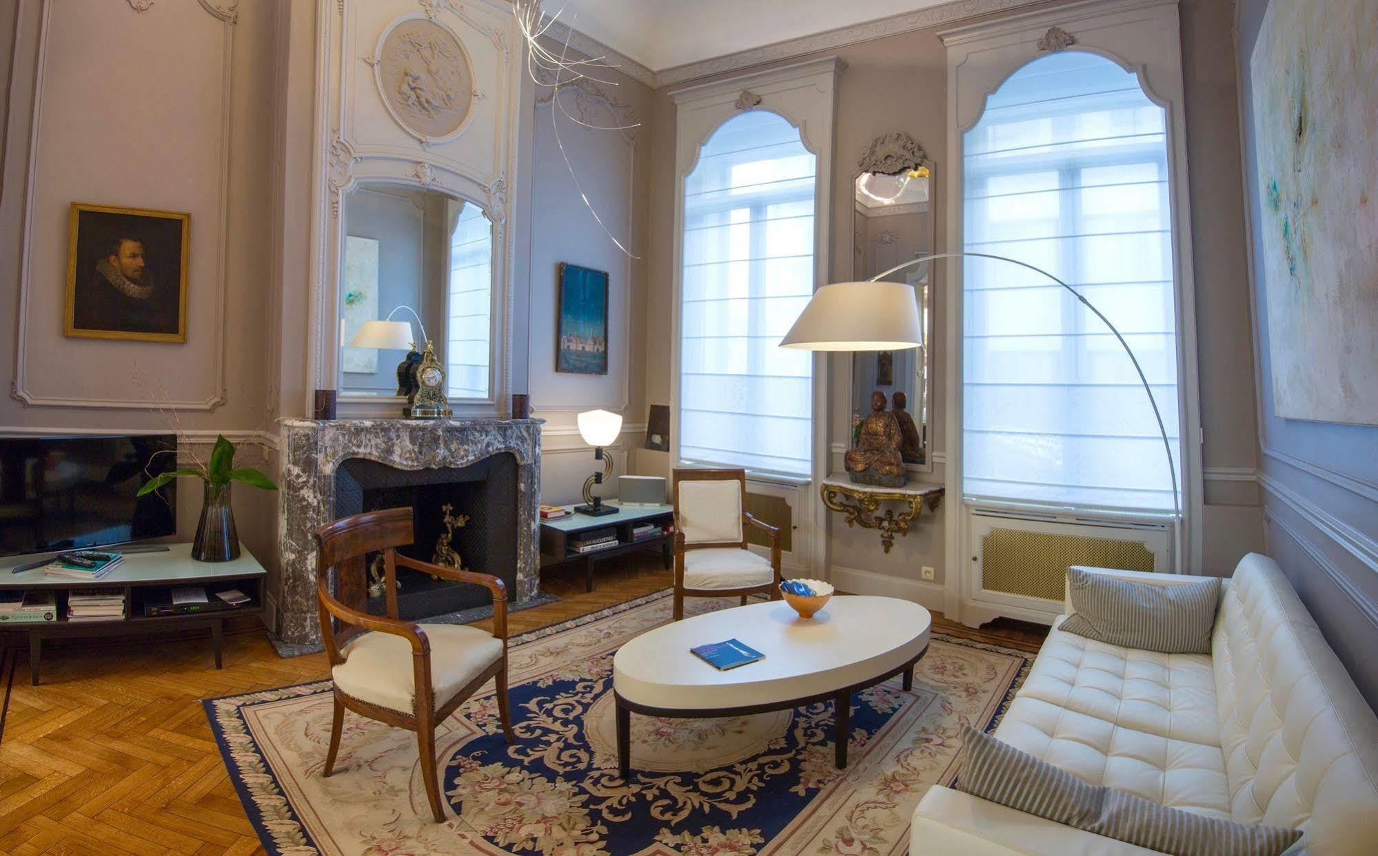 Louise Sur Cour Bed & Breakfast Saint-Gilles ภายนอก รูปภาพ