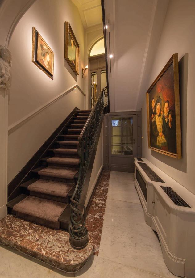 Louise Sur Cour Bed & Breakfast Saint-Gilles ภายนอก รูปภาพ